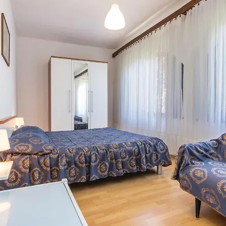 Mugeba 11 Porec